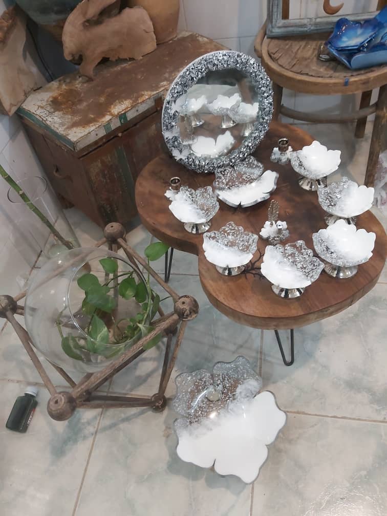 ظروف ۷ سین و آینه و شمعدان رزین ظروف ۷ سین و آینه و شمعدان رزین